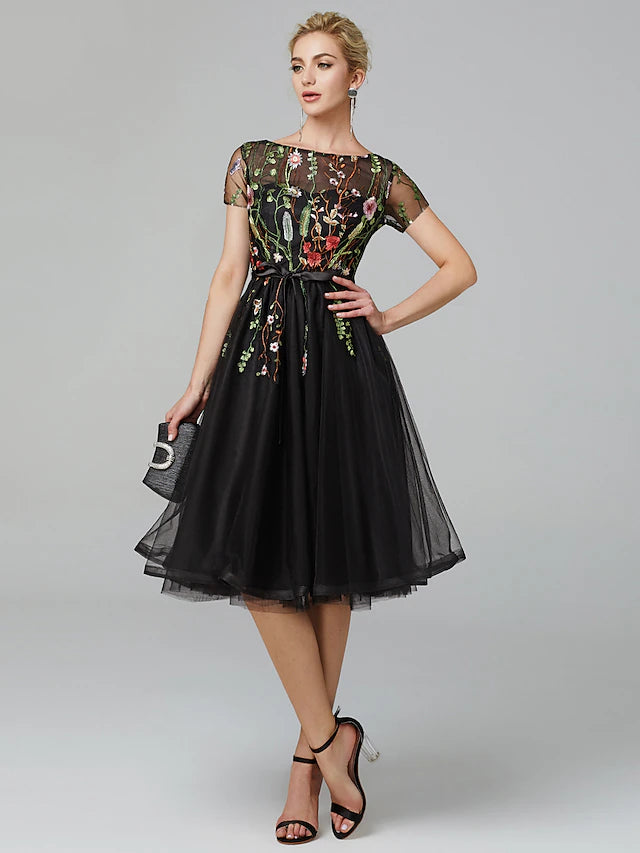 A-Linie, elegantes, florales Verlobungs- und Abendkleid, Illusionsausschnitt, kurze Ärmel, knielang, Spitze mit Faltenapplikationen